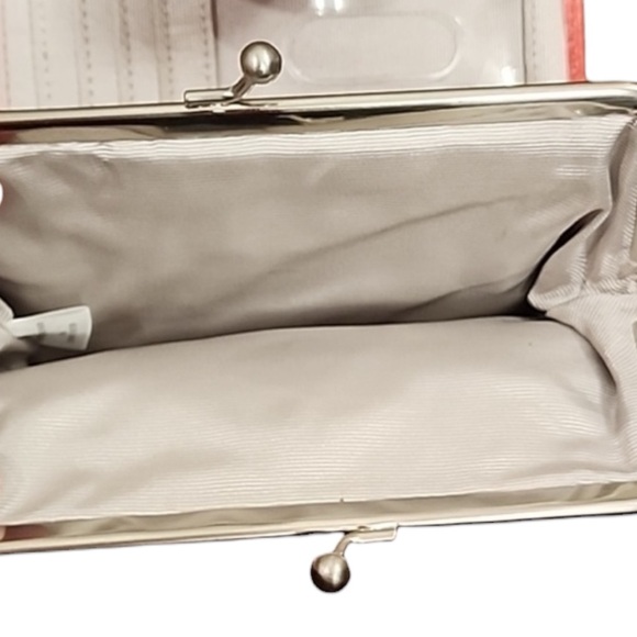 **SOLD DO NOT BUY**HOBO Alice Kiss Lock Wallet Soft Textured Leather Vintage - Picture 5 of 9